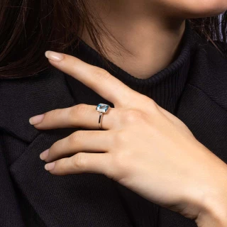 Bague " Salomé" Or blanc et Topaze
