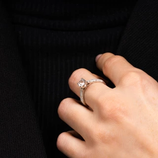 Bague "Thalia" Or blanc et Topaze