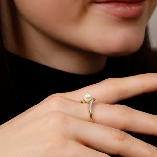 Bague "Blondine" Or jaune et Perle