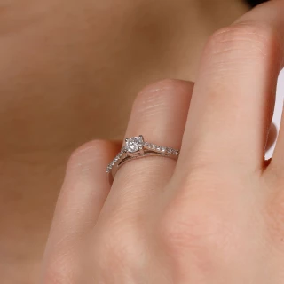 Bague "Attachement Éclatant" Or blanc...