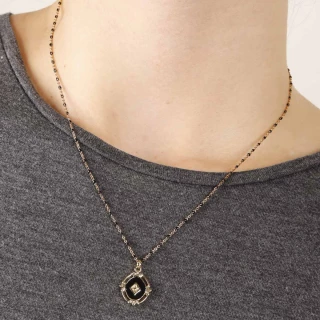 Collier doré et émail
