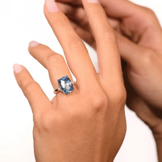 Bague "Tessa" Or blanc et Topaze