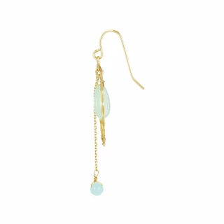 Boucles d'oreilles dorées montées d'un...